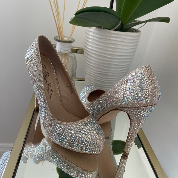 Beautiful iridescent high heels - Picture 3 of 3